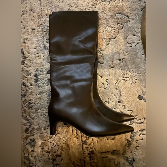 Journee Collection Kitten Heel Pointed Toe Boot - Picture 9 of 11